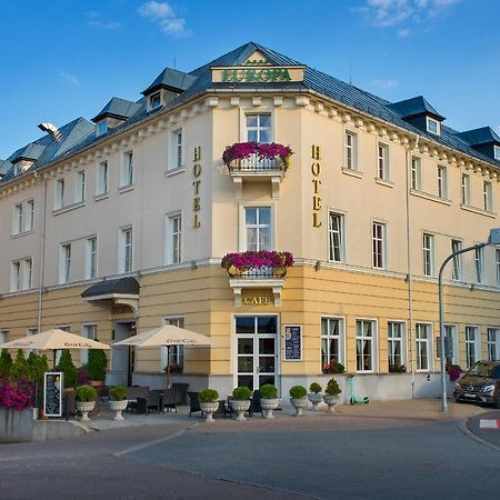 Hotel Europa Попрад Экстерьер фото