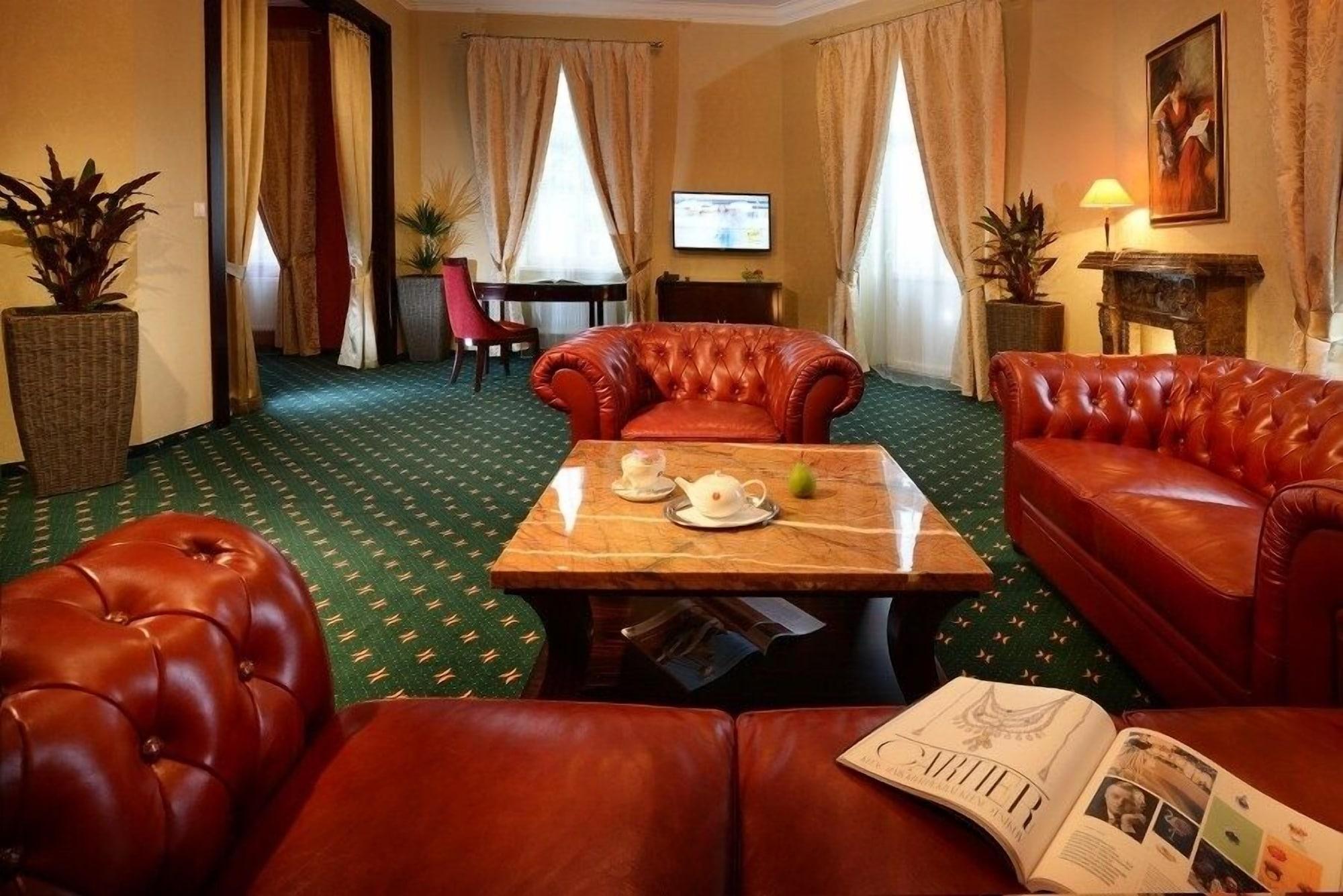 Hotel Europa Попрад Экстерьер фото