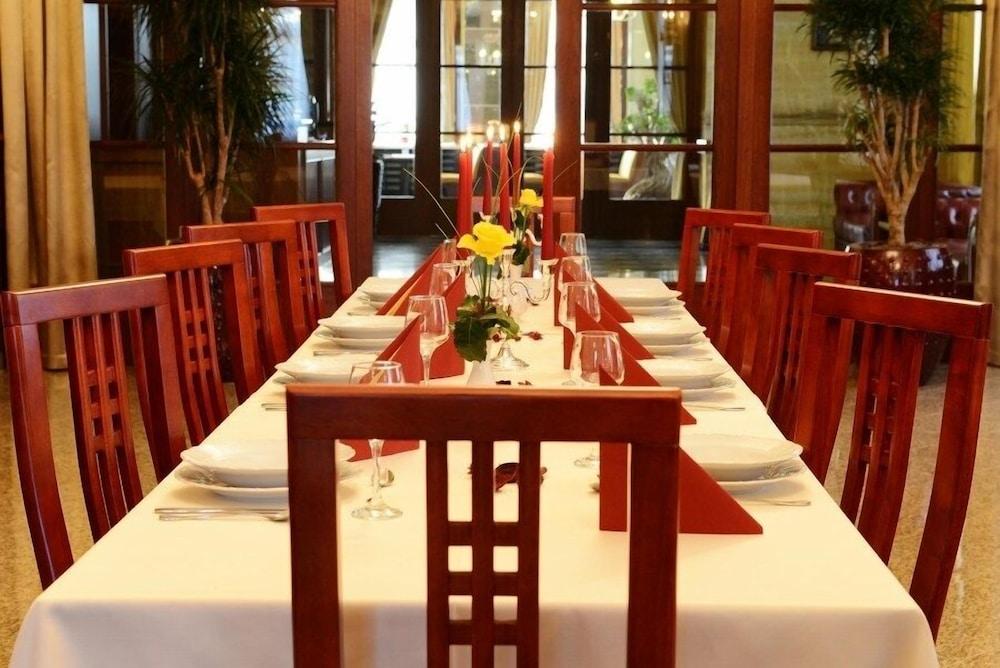 Hotel Europa Попрад Экстерьер фото