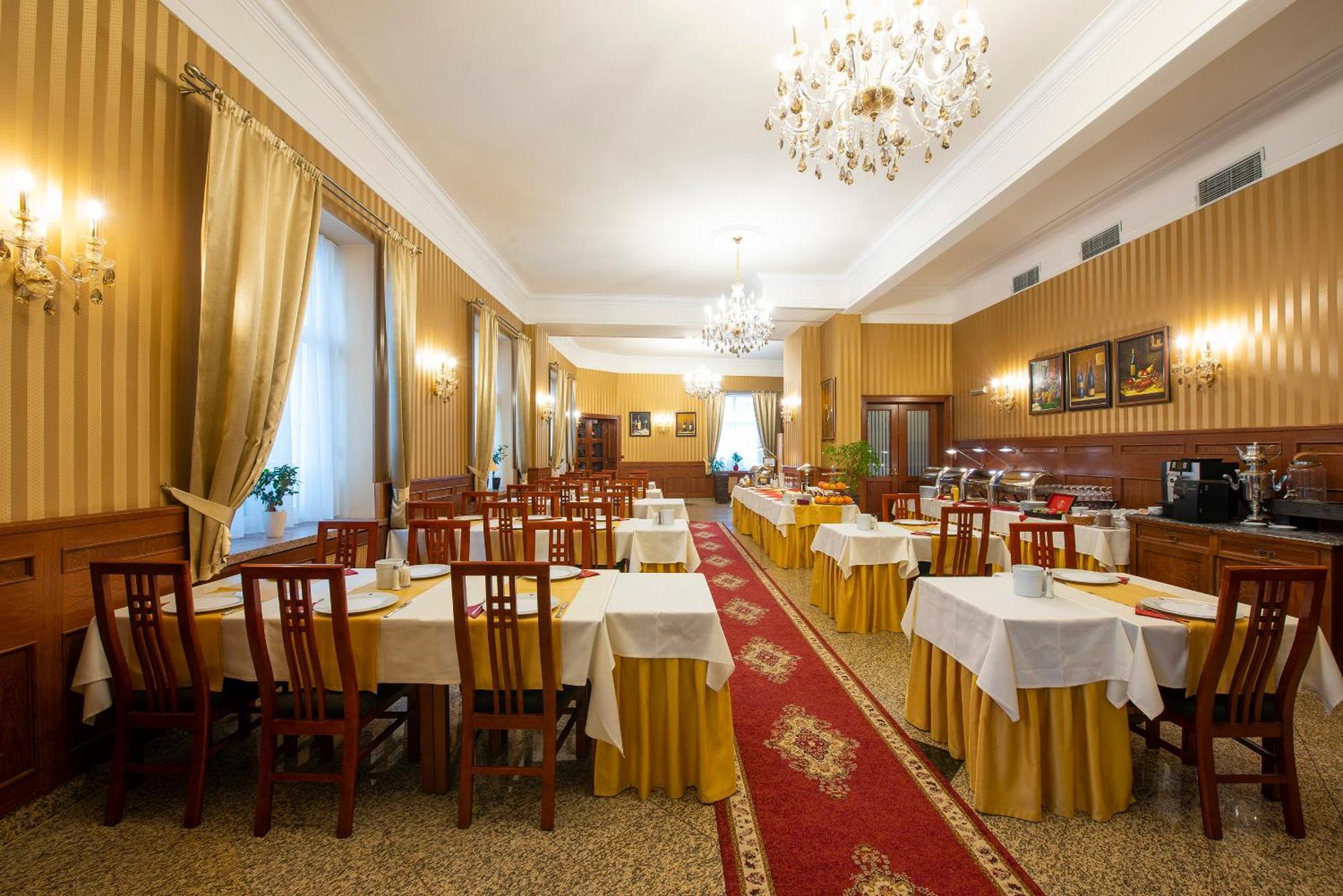 Hotel Europa Попрад Экстерьер фото