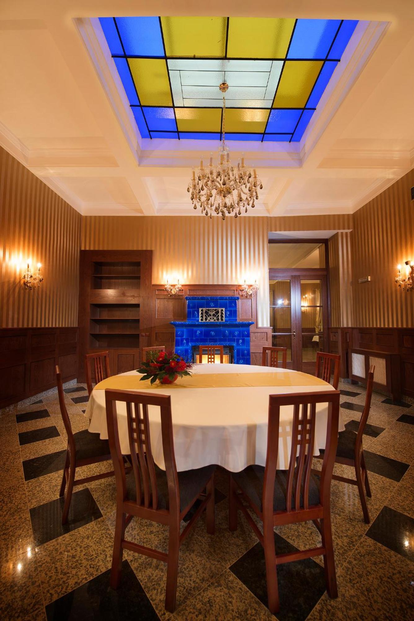 Hotel Europa Попрад Экстерьер фото
