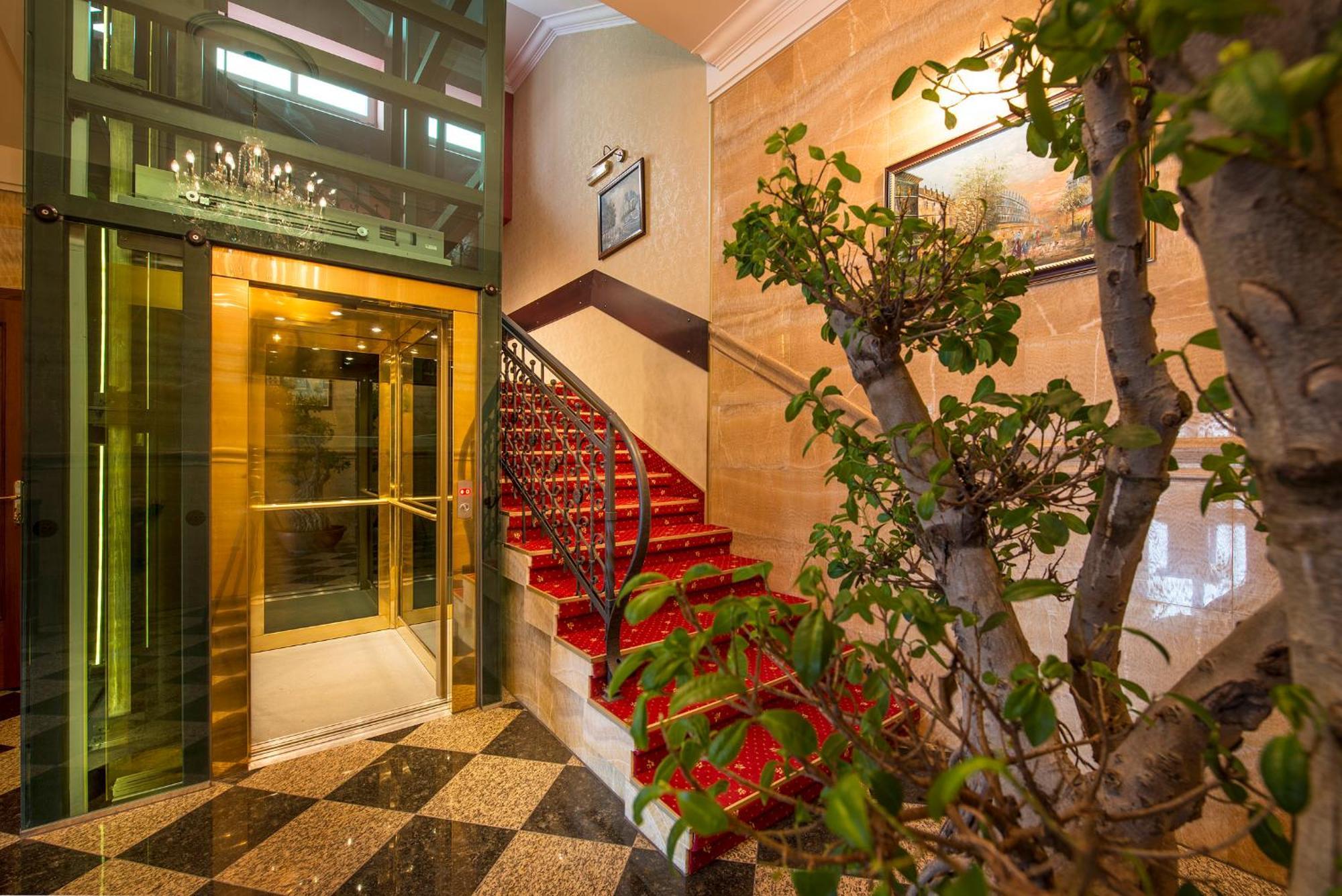 Hotel Europa Попрад Экстерьер фото