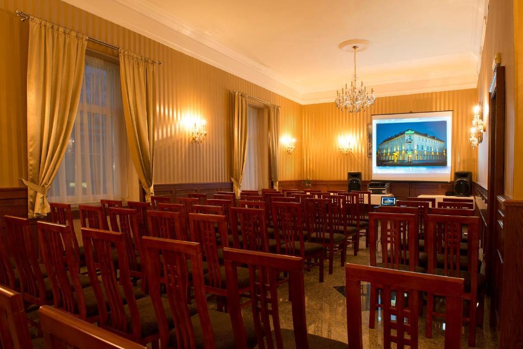 Hotel Europa Попрад Экстерьер фото
